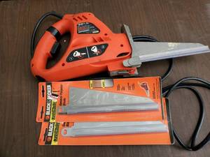 lot 6502 image: Black & Decker Navigator Saw w hardware
