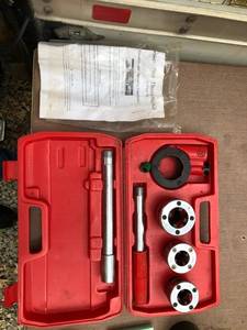 lot 6552 image: Pipe Threading Kit