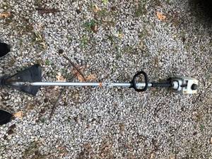 lot 6556 image: Ryobi 31cc Weed Whacker