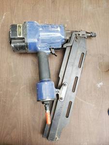 lot 6572 image: Air Compressor Framing Nail Gun