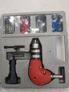 lot 6604 image: 90 Degree Angle Driver Drill Attachment