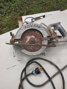 lot 6610 image: Skil Saw 7 14 inc Ball Bearing Saw