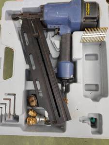 lot 6625 image: Central Pneumatic Framing Nail Gun