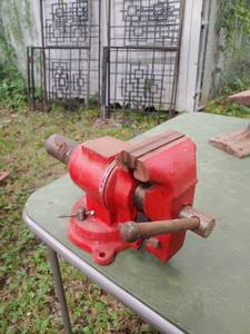 lot 6626 image: Table Vice