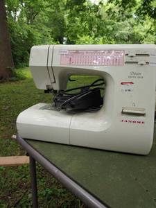 lot 6628 image: Janome Sowing Machine