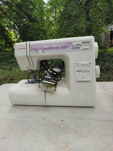 lot 6629 image: Janome Sowing Machine