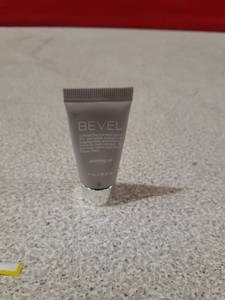 lot 1346 image: Bevel Priming Oil Mens Shaving System 7ml .25 Fl Oz