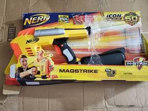 lot 99 image: Nerf Magstrike