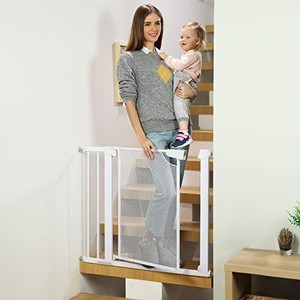 lot 5943 image: Heele Auto Close Baby Gate