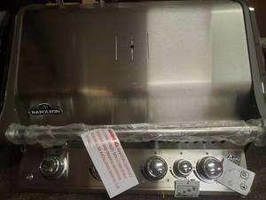 lot 75 image: Napoleon Grill Model 500 Damaged