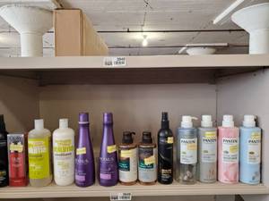 lot 3948 image: Lot of Beauty Products