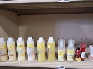 lot 3950 image: Lot of Beauty Products
