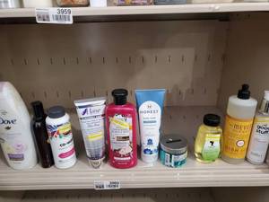 lot 3959 image: Lot of Beauty Products