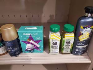 lot 3960 image: Lot of Beauty Products