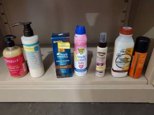 lot 3971 image: Lot of Beauty Products