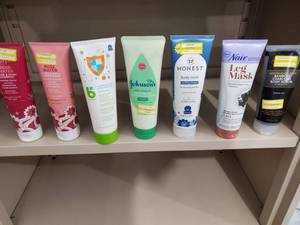 lot 3974 image: Lot of Beauty Products