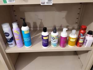 lot 3981 image: Lot of Beauty Products