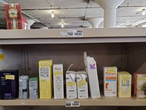 lot 3983 image: Lot of Beauty Products