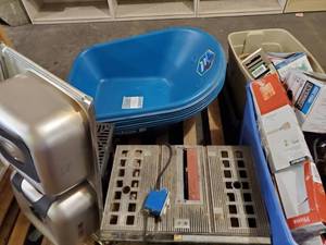 lot 30002 image: Pallet of Random Fun