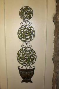 lot 1082 image: Cool 47 Metal Wall Topiary Decor