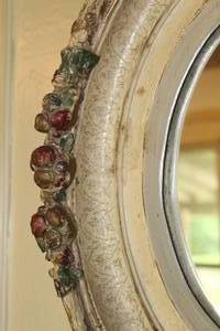 lot 1083 image: Antique Ornate Decorative Painted Detail Mirror 17 x 14 Oval