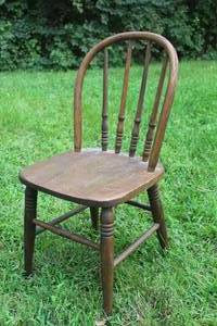 lot 1090 image: Cool Antique Childs Spindle Back Chair