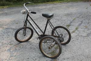 lot 1072 image: Super Cool Vintage Adult Trike by Raleigh Sports