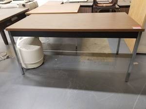 lot 247 image: 5ft Office Table