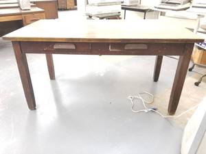 lot 248 image: 5ft Wood Desk With 2 Drawers