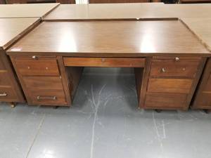 lot 263 image: 5ft Wood Office Desk