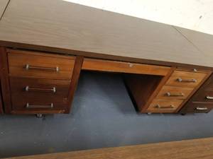lot 267 image: 5ft Wood Office Desk