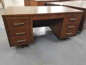 lot 336 image: 5ft Wood Office Desk