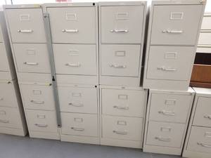 lot 385 image: (4) 2 Drawer File Cabinets