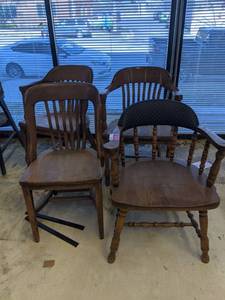 lot 448 image: (4) Chairs
