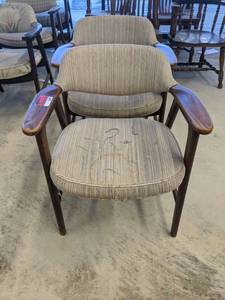lot 449 image: (2) Chairs