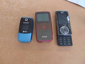 lot 1082 image: 3 Cell Phones