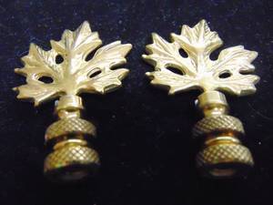 lot 1092 image: 2 Gold Colored Finials
