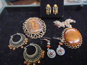 lot 1093 image: Fashion Jewelry
