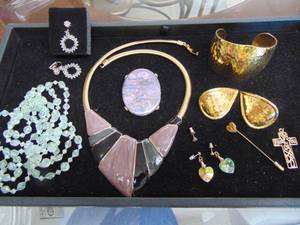 lot 1100 image: Fashion Jewelry