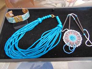 lot 1101 image: Fashion Jewelry