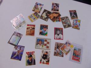 lot 1155 image: 22 Detroit Tigers Baseball Cards with kaline, Martin, Carara, Cobb