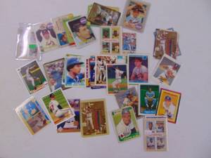 lot 1157 image: 40 Braves Baseball Cards with Aaron, Perry, Niekro, Chipper, Smoltz