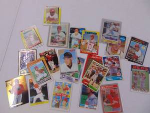 lot 1159 image: 26 Reds Baseball Cards with Bench, Sparky, Perez, Rose, Seaver