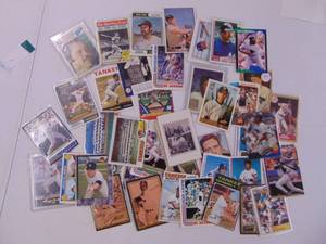 lot 1163 image: 45 Yankees Baseball Cards with Mantle, Mattingly, Kubek, Berra