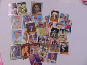 lot 1166 image: 31 Dodgers Baseball cards with Koufax, Robinson, Sutton
