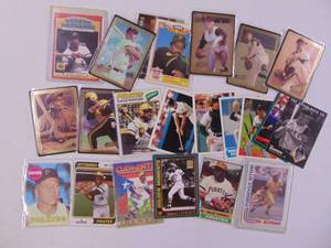 lot 1168 image: 23 Pirates Baseball cards with Clemente, Stargell
