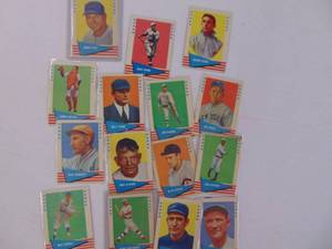 lot 1170 image: 15 - 1961 Fleer Baseball card lot with Foxx, Baker