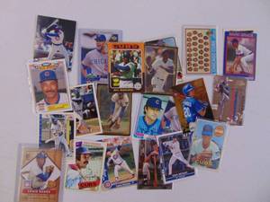 lot 1171 image: 24 Cubs Baseball cards with Banks, Sandberg, Jenkins, Williams