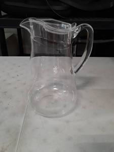 lot 5258 image: STORi Clear Plastic 64-ounce Pitcher with Lid