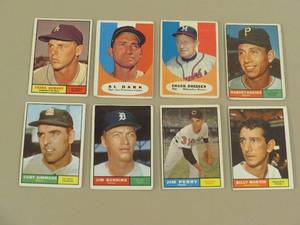 lot 7861 image: 1961 Topps Baseball Cards Lot of 8